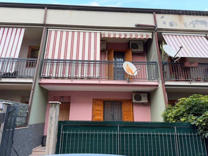Casa con 5 locali in vendita in Via Carcara, Centro, Aci Catena