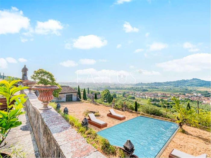 Casa con 6 locali in vendita in Dante Alighieri, Centro, Poggio a Caiano