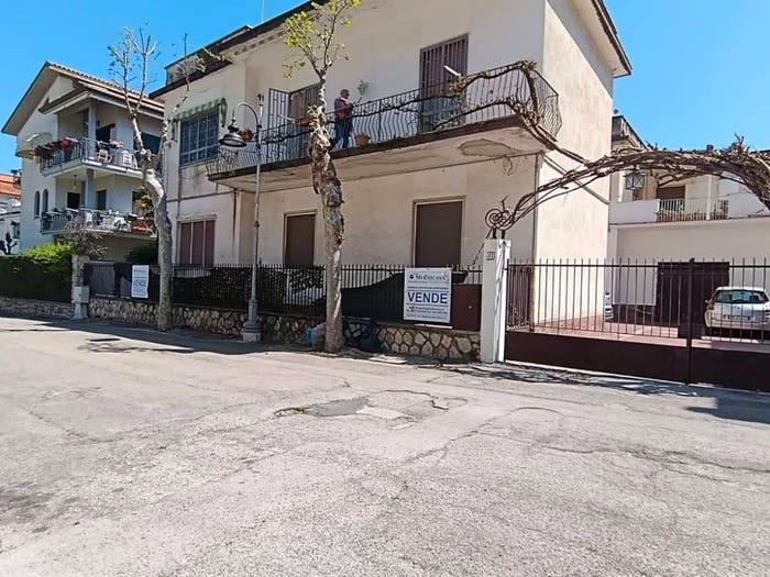 Casa con 6 locali in vendita in Via Santa Albina, Centro, Minturno