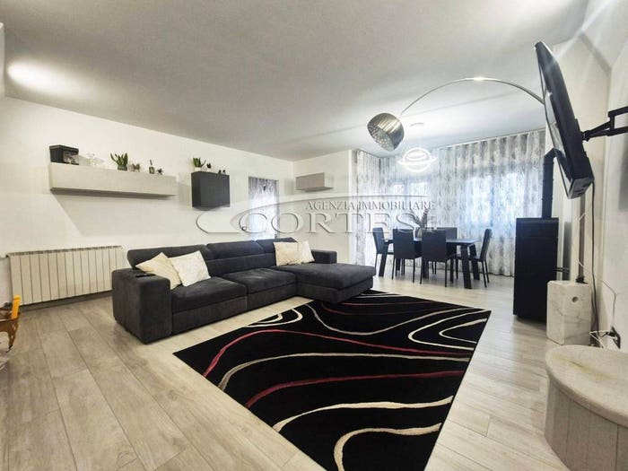 Appartamento con 6 locali in vendita in Viale Giuseppe Parini, Trestina, Città di Castello