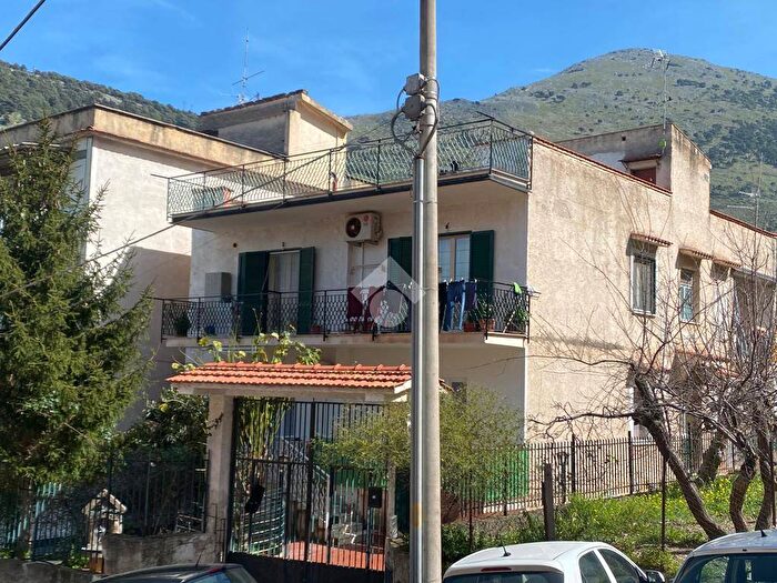 Appartamento con 5 locali in vendita in Via Trento, Centro, Torretta