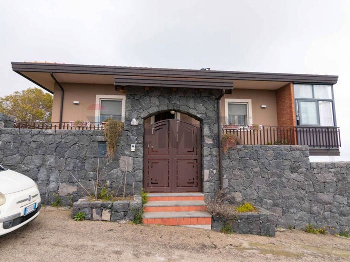 Casa quadrilocale in vendita in Via Francia, Villaggio Del Pino Le Ginestre, Belpasso