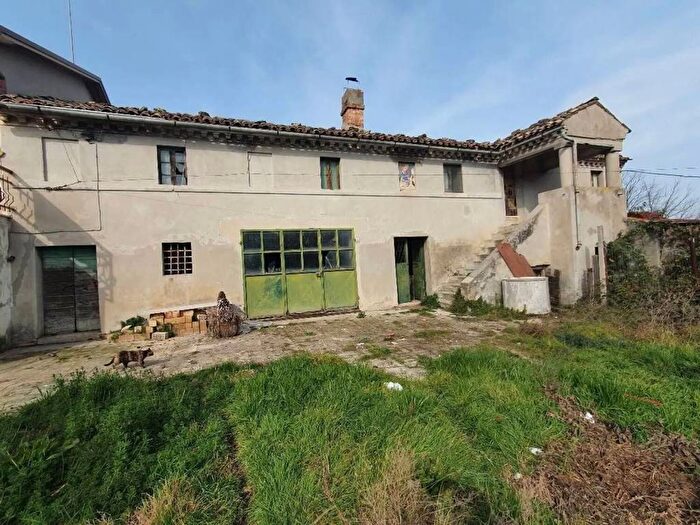 Casa con 6 locali in vendita in Fermo