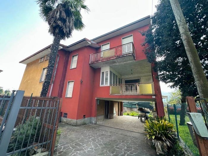Casa con 6 locali in vendita in Via Antonio Stoppani, Centro, Calolziocorte