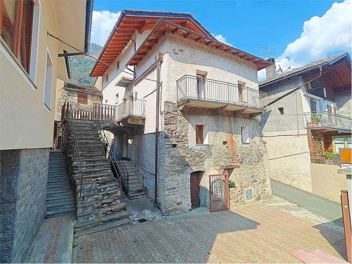 Appartamento bilocale in vendita in Via Treby, Centro, Donnas