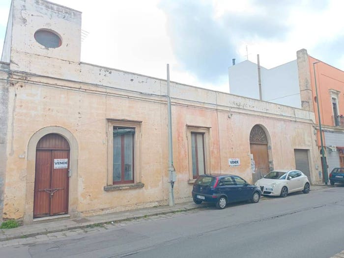 Casa con 6 locali in vendita in Via Massimo d'Azeglio, Centro, Galatone