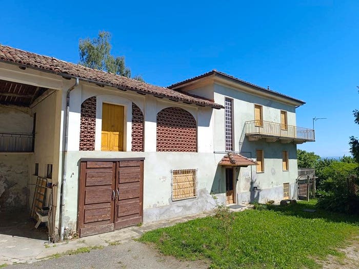 Casa con 6 locali in vendita in Via Umberto I, Cardona, Alfiano Natta