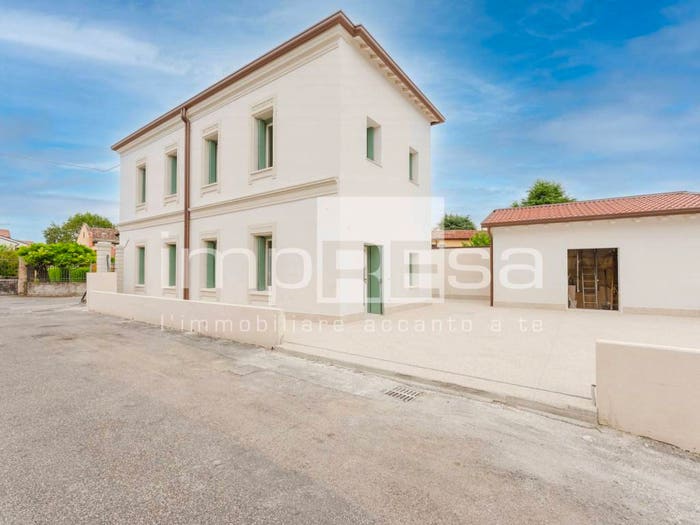Casa con 6 locali in vendita in Via Martiri della Libertà, Centro, Santa Lucia di Piave