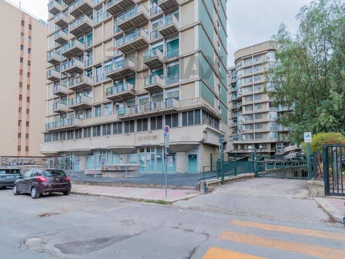 Appartamento trilocale in vendita in Viale Delle Alpi, De Gasperi Croce Rossa, Palermo