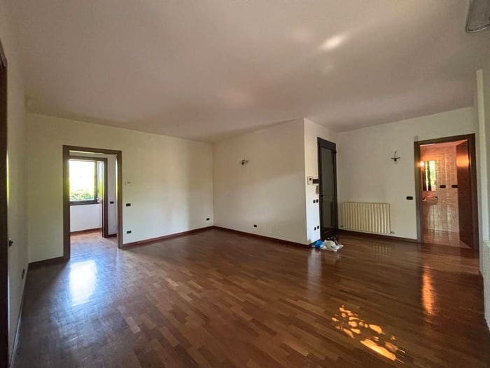 Appartamento trilocale in vendita in Via Giovane Italia, Albate Muggiò, Como