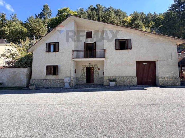 Casa con 5 locali in vendita in Via Roma, Bisegna