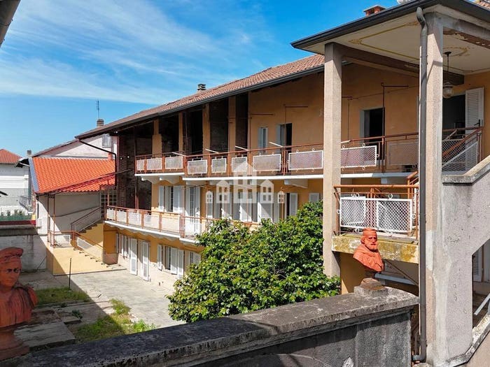 Casa con 6 locali in vendita in Via XX Settembre, Lusigliè