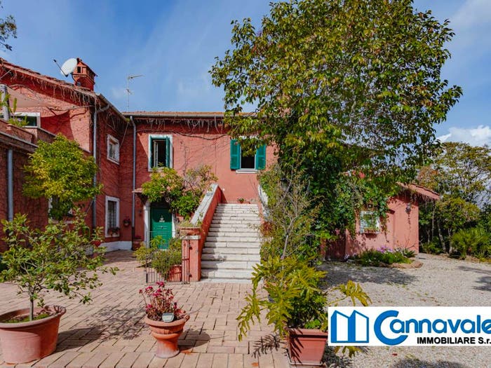 Casa con 5 locali in vendita in Clivo delle Case Basse, Acilia, Roma