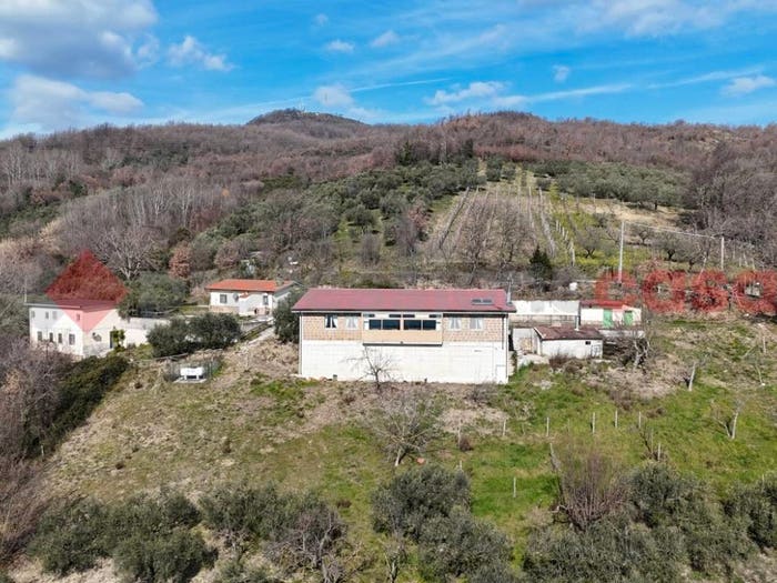 Casa con 6 locali in vendita in via Fiego, Montesarchio