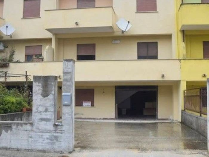 Casa con 6 locali in vendita in Centro, Vallemaio