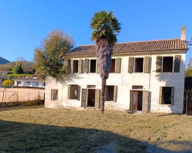 Casa con 6 locali in vendita in Via delle Battaglie, Centro, Cornuda
