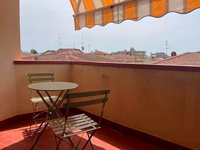 Appartamento con 5 locali in vendita in Viareggio