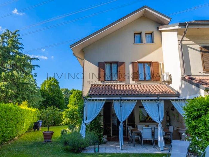 Casa con 6 locali in vendita in Via Sandro Pertini, Centro, Arese