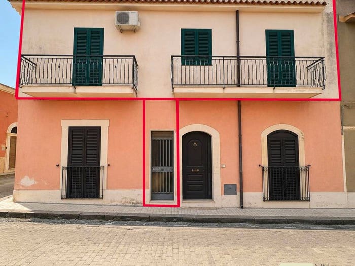 Appartamento quadrilocale in vendita in Vico Corrado Costa, Centro, Noto