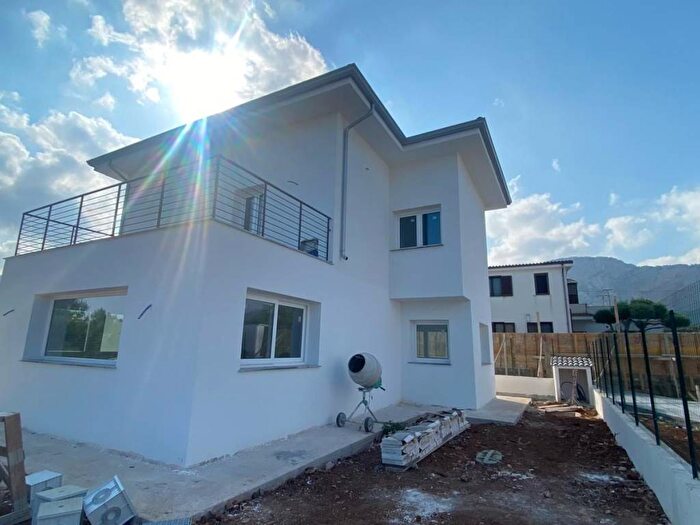 Casa con 5 locali in vendita in Via Industrie, Milioti, Carini