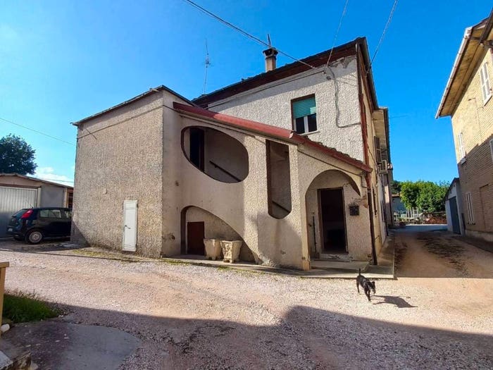 Casa con 6 locali in vendita in via Volpi, Falerone