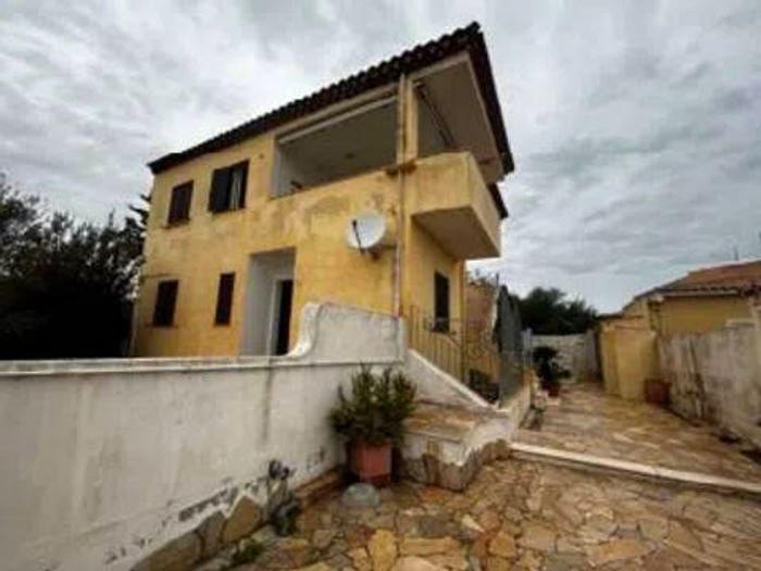 Appartamento trilocale in vendita in Via Elba, Cannigione, Arzachena