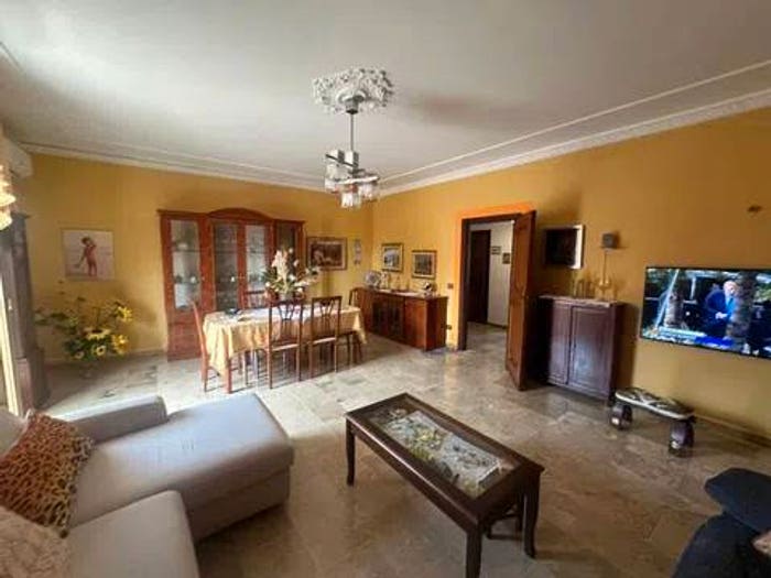 Appartamento con 6 locali in vendita in Via Mattia Preti, Torretta, Crucoli