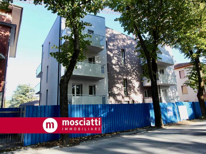 Appartamento con 6 locali in vendita in Viale Cesare Battisti, Centro, Matelica