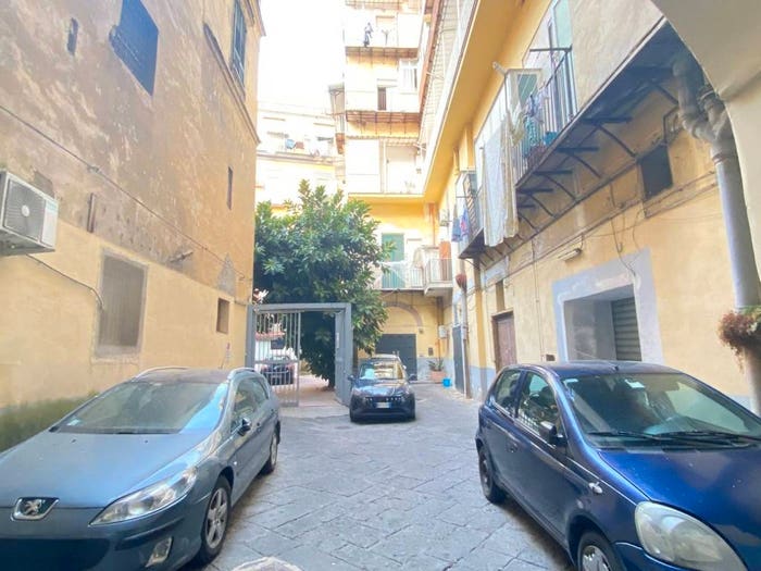 Appartamento con 5 locali in vendita in Via Stella, Sanità, Napoli