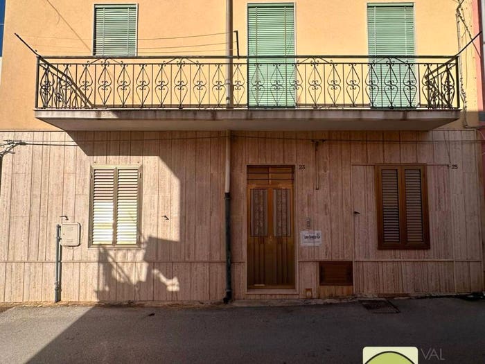Casa con 6 locali in vendita in Via Giovanni Giolitti, Centro, Noto