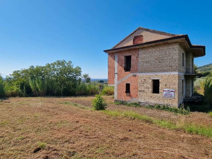 Casa trilocale in vendita in Via Trento, Falciano del Massico
