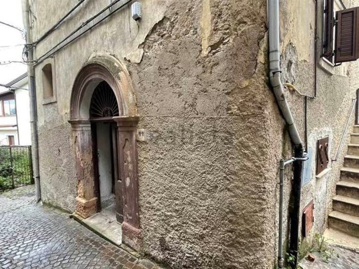 Appartamento con 6 locali in vendita in Via Duomo, Magli, Casali del Manco
