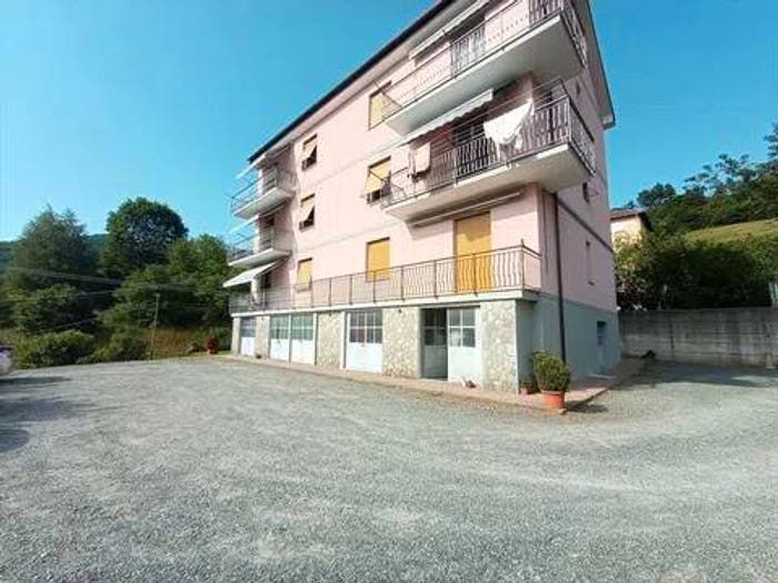 Appartamento quadrilocale in vendita in Strada Statale Del Turchino, Centro, Masone