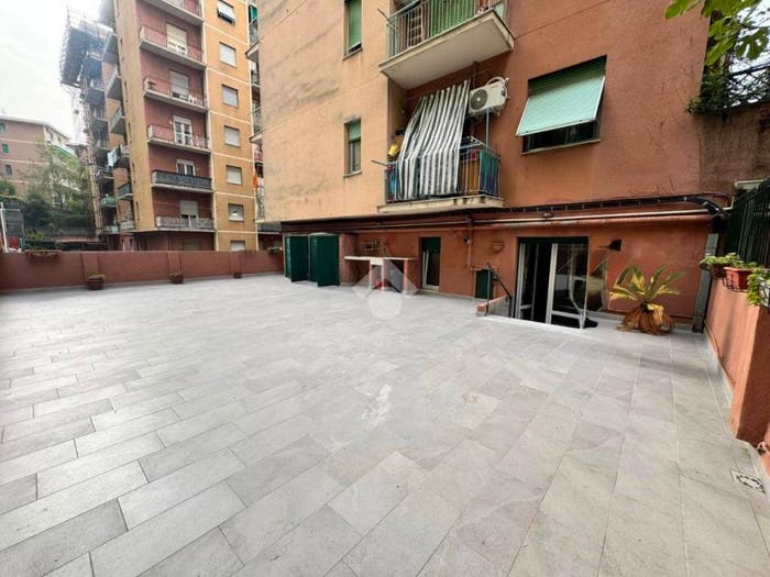 Appartamento trilocale in vendita in Via Bartolomeo Carrea, Sampierdarena, Genova