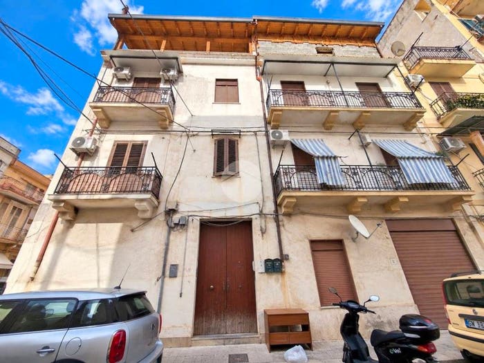 Appartamento trilocale in vendita in Via Regina Bianca, Zisa, Palermo