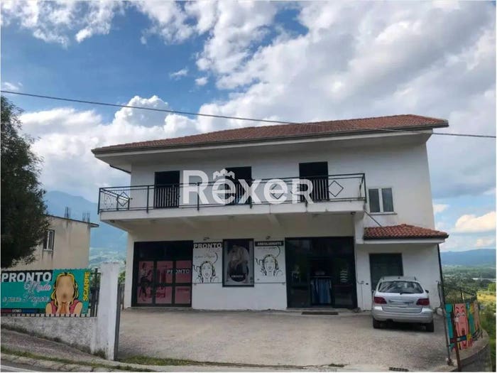 Casa con 6 locali in vendita in Via Ausiana, Centro, Oliveto Citra