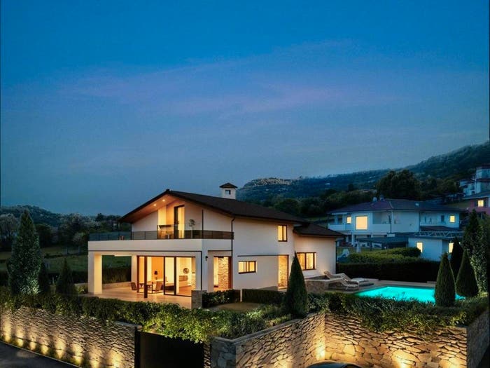 Casa con 6 locali in vendita in Via Enzo Migliore, Centro, Lessolo
