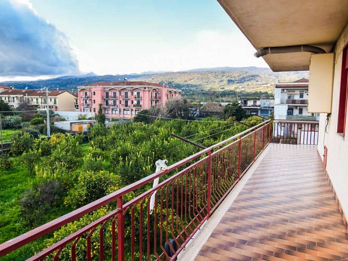 Appartamento quadrilocale in vendita in Via Vittorio Emanuele Orlando, Fiumefreddo di Sicilia