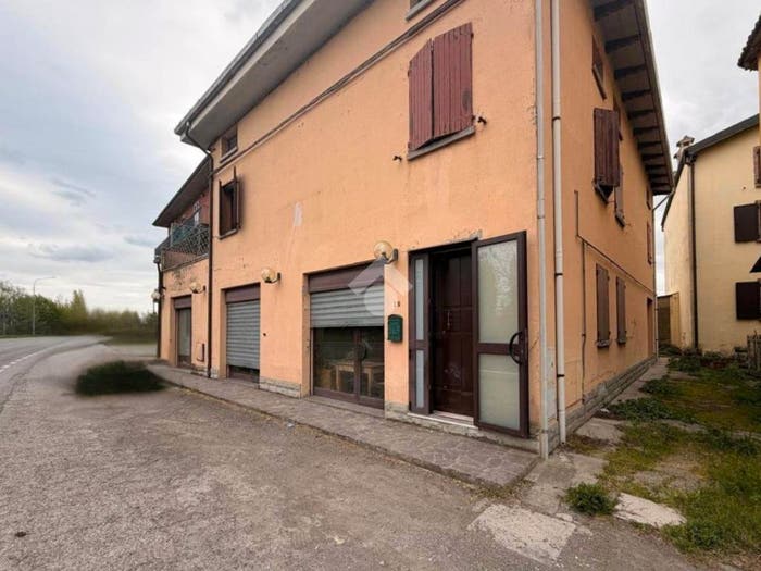 Casa con 6 locali in vendita in Via Armarolo, Budrio