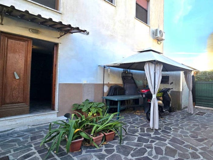 Appartamento con 5 locali in vendita in Via Romana, Centro, Capannori