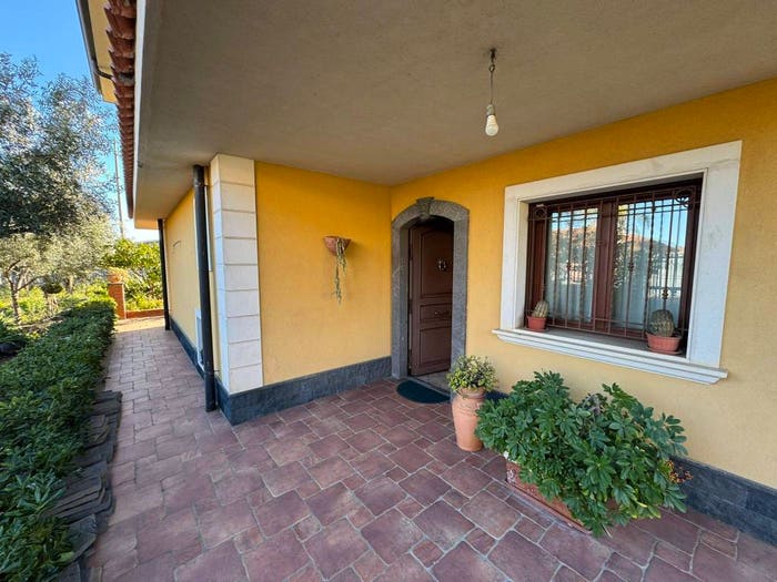 Casa con 6 locali in vendita in Via Tomasi di Lampedusa, Centro, Mascalucia