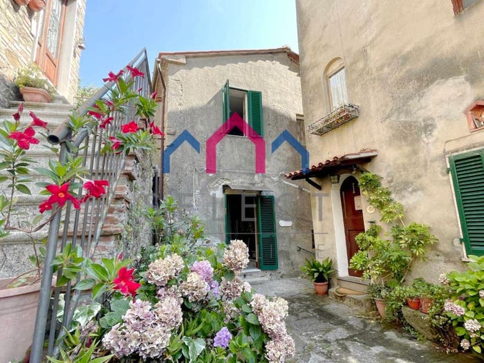 Casa con 6 locali in vendita in Centro, Villa Basilica