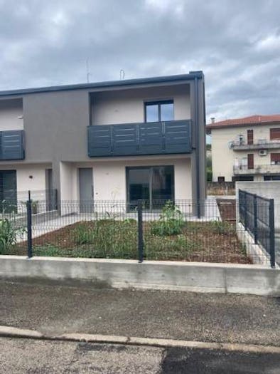 Casa quadrilocale in vendita in Via Monteferro, Centro, Marostica