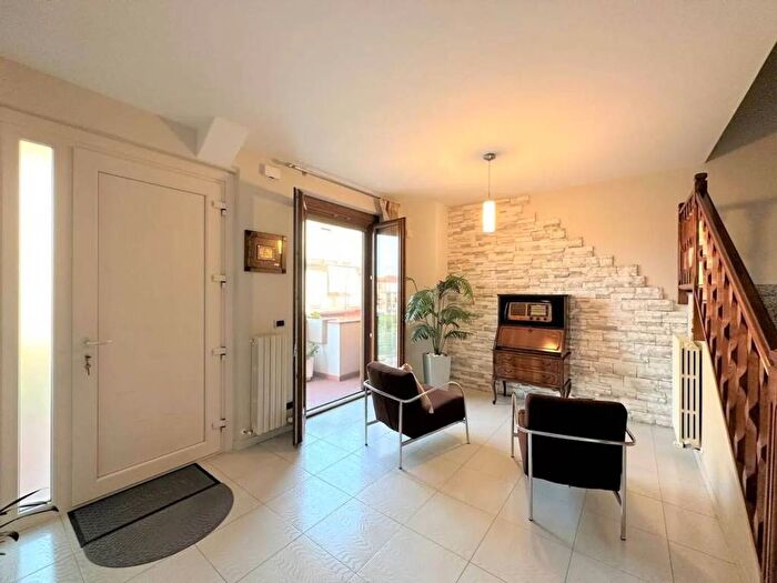 Casa con 6 locali in vendita in Viale Dei Pini, Porto San Giorgio
