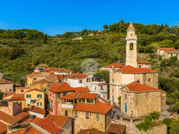 Casa quadrilocale in vendita in Via Silvio Pellico, Borgo Sant'Agata Borgo d'Oneglia Costa d'Oneglia, Imperia