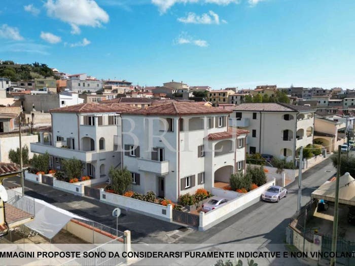 Appartamento trilocale in vendita in Via Giovanni Pascoli, Centro, Orosei