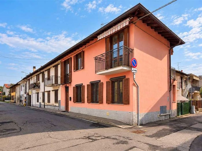 Appartamento trilocale in vendita in Via Eugenio Montale, Saronno