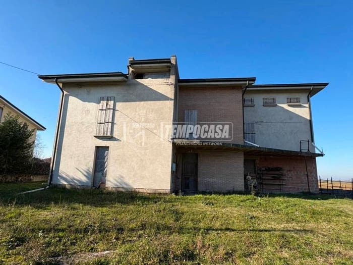 Casa con 6 locali in vendita in Via del Cristo, Quarantoli, Mirandola