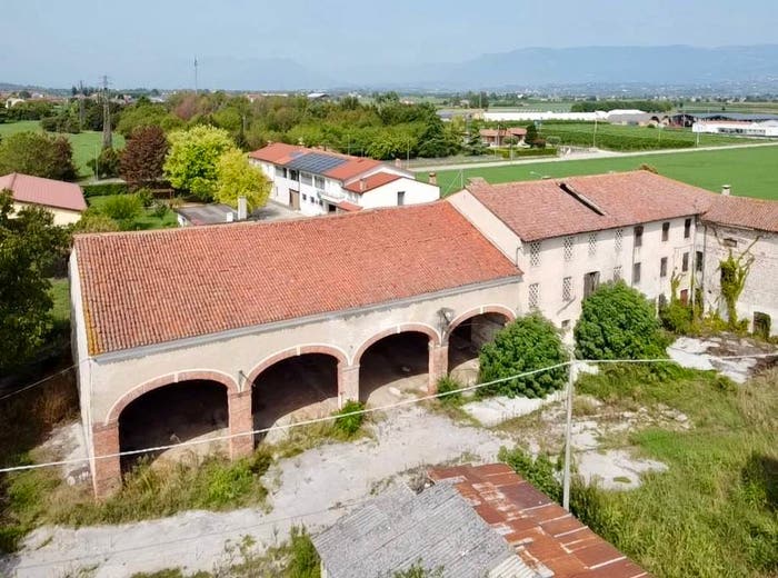 Casa con 6 locali in vendita in Strada dell'Albereria, Centro, Sandrigo