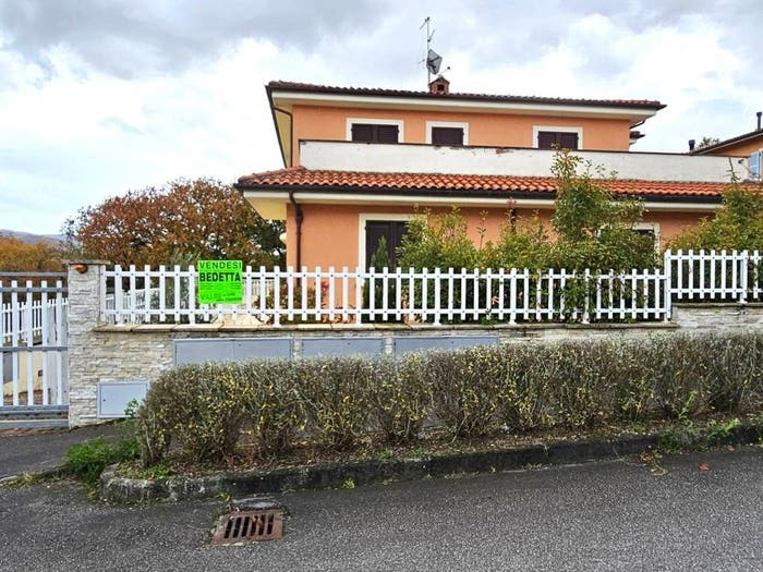 Appartamento con 5 locali in vendita in Via Luigi Pirandello, Matelica